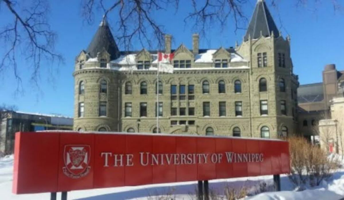 Application-Required Entrance International Scholarships 2023 at University of Winnipeg in Canada