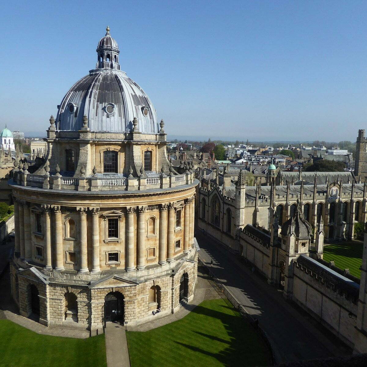Weidenfeld-Hoffmann Scholarships 2023 at University of Oxford